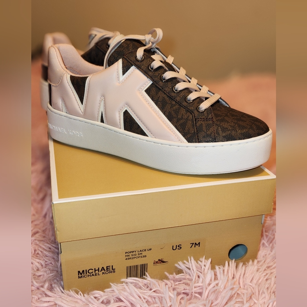 Brand New Michael Kors Women's Poppy Lace Up MK Sneaker